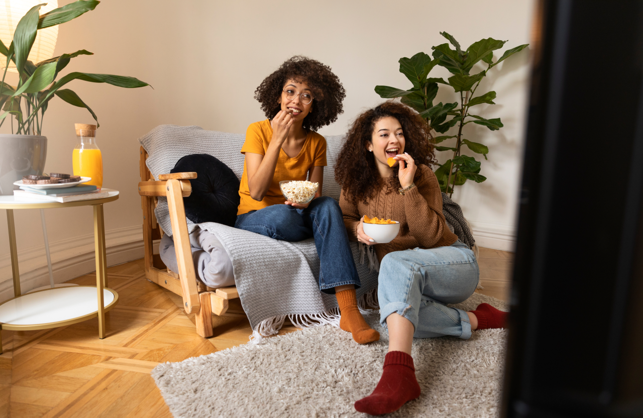 Friends eating popcorn