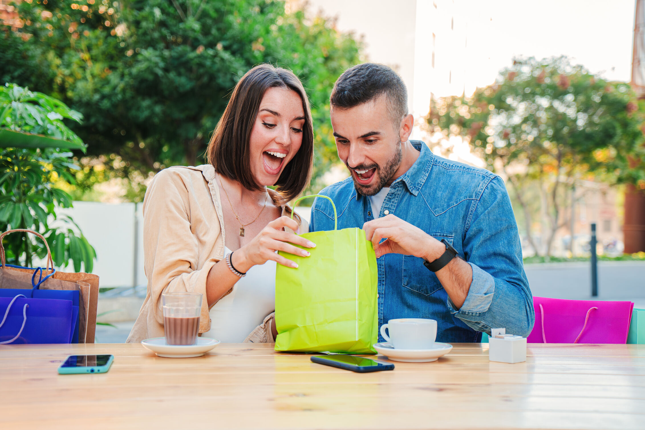 couple with shopping bags